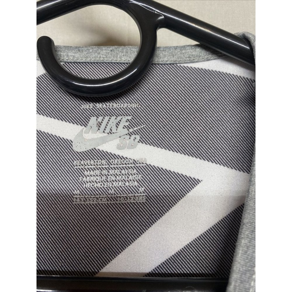 Nike SB Skateboarding Boys Sleeveless Shirt M Tank Top Dri Fit Logo Front Gray - Picture 3 of 5